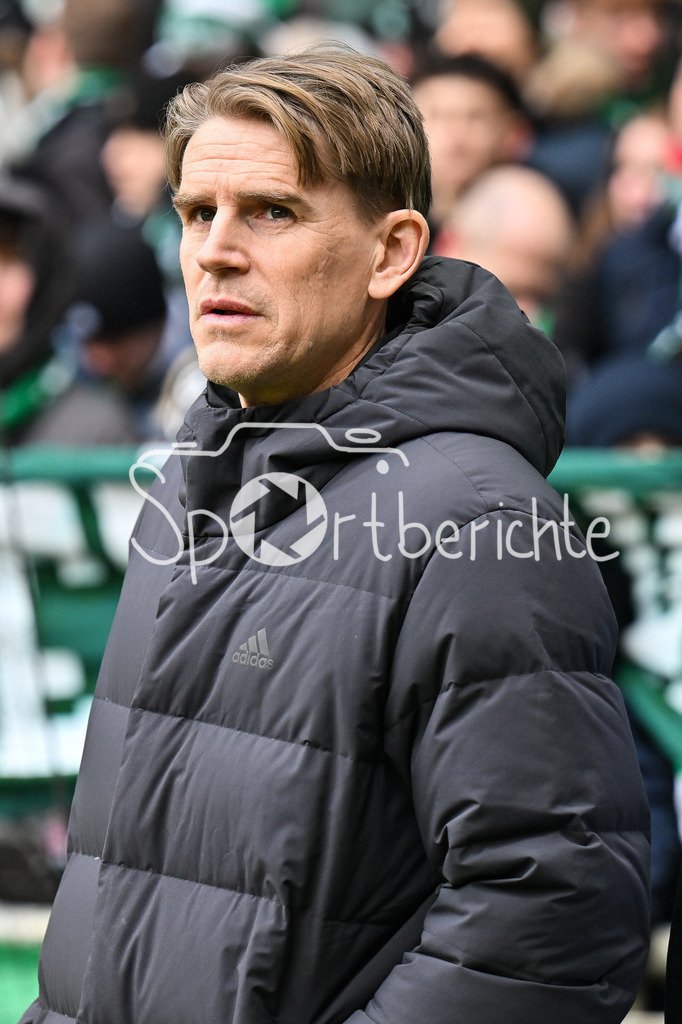 SV Werder Bremen - FC Bayern München | BREMEN, GERMANY - 14. FEBRUARY: im Bild Christoph FREUND Sportdirektor des FC Bayern vor dem Bundesligamatch zwischen dem SV Werder Bremen und dem FC Bayern München am 22. Spieltag im Weserstadion / DFL REGULATIONS PROHIBIT ANY USE OF PHOTOGRAPHS AS IMAGE SEQUENCES AND/OR QUASI-VIDEO