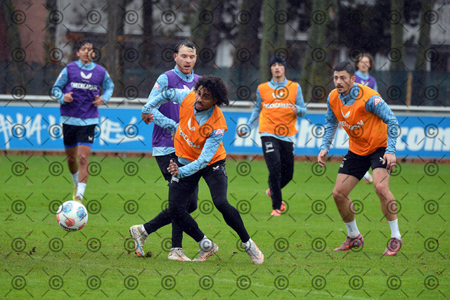 RGE_7109b | Hertha BSC, 2.Bundesliga, Herren, Training, Saison 2025/26, im Bild: Jeremy Dudziak ( Hertha BSC ),   Fotograf: Ralf Gebhardt - Realisiert mit Pictrs.com