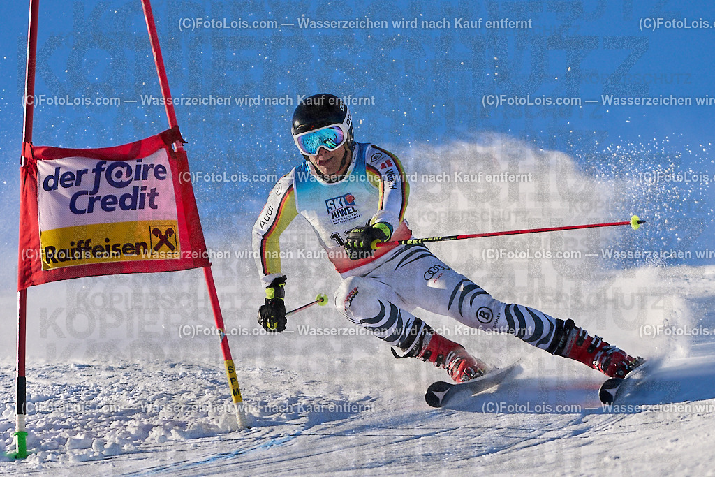 ALP5024_MASTERS-Cup_GS-A Herrn_Etschmann Tobias | (C)FotoLois.com, Alois Spandl. FIS Masters-Cup Wildschönau, Giant Slalom auf der Piste Schatzberg GS, Siegerehrung auf dem Dorfplatz Niederau, Sa 13. Januar 2024.