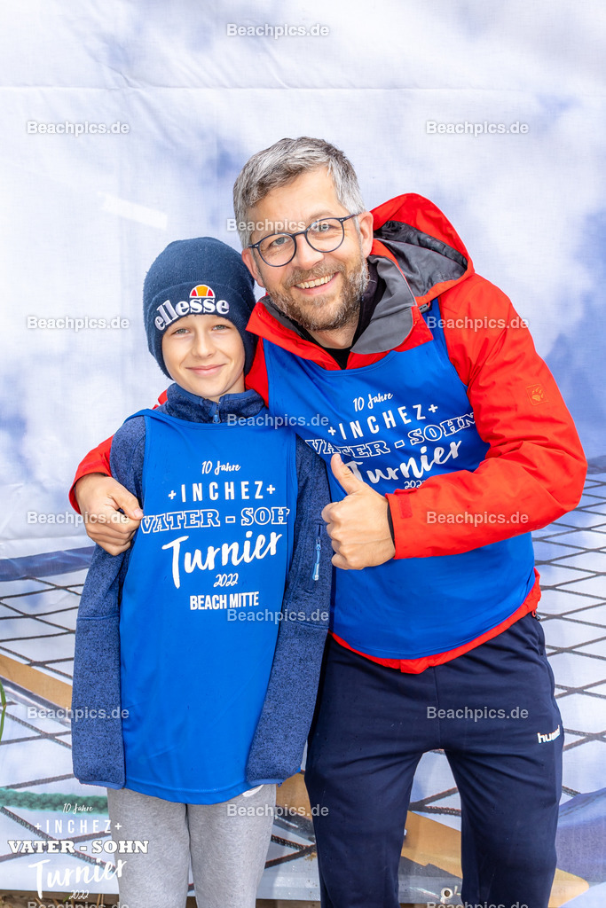 2022-00063153-Vater-Sohn-Turnier-Teamfotos-2 | 26.05.2022; Berlin Foto: Gerold Rebsch - www.beachpics.de