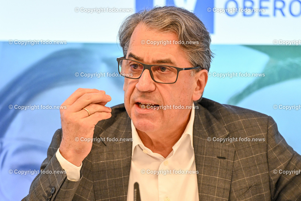 Pressegespraech Jahresauftakt 2024_ IV Ooe_ 19.01.2024-11 | 19.01.2024, Linz, AUT, Industriellenvereinigung Ooe, Jahresauftakt Pressegespraech 2024 - Reparaturanleitung fuer den Industriestandort Oberoesterreich im Bild Stefan Pierer (Praesident der Industriellenvereinigung Ooe)