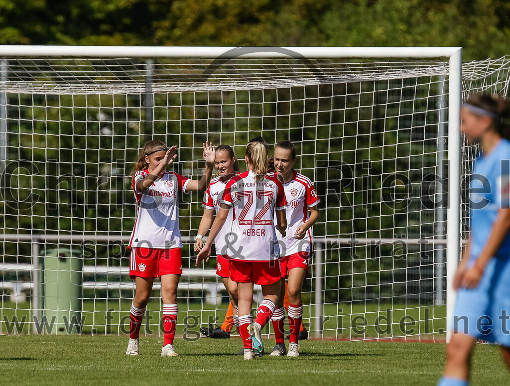 2023-09-09_042_FC_Bayern_Muenchen_gegen_SC_Freiburg | Aschheim, Deutschland, 09.09.2023:
Fußball, B-Juniorinnen-Bundesliga Süd 2023 / 2024, 1. Spieltag, FC Bayern München gegen SC Freiburg, Endergebnis: 4:0

Foto: Christian Riedel / fotografie-riedel.net