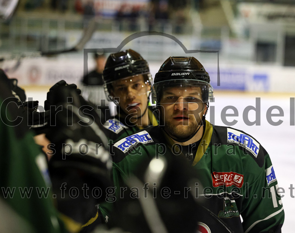 2023-03-03_048_TSV_Erding_gegen_ESC_Kempten | Erding, Deutschland, 03.03.2023:
Eishockey, Bayernliga Playoffs 2022 / 2023, Viertelfinale, TSV Erding gegen ESC Kempten, Endergebnis: 9:3

Elias Maier (Erding Gladiators, #15)

Foto: Christian Riedel / fotografie-riedel.net