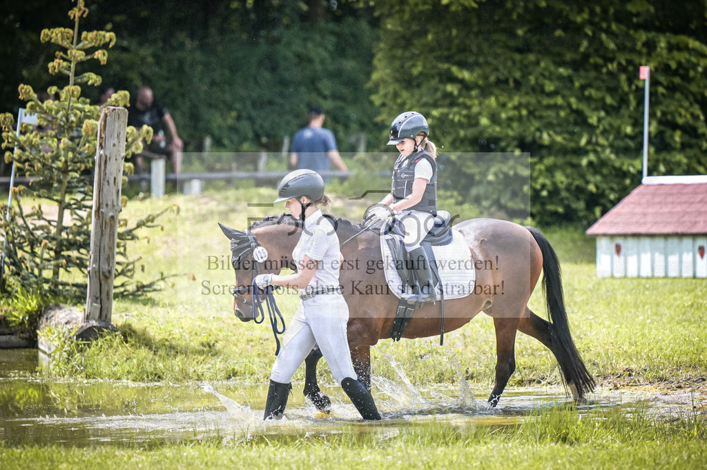 DOS_5694 | Entdecke hochwertige Reitturnierfotos von Foto Oger. Professionell, emotional und authentisch – jetzt Lieblingsmomente im Shop bestellen.Deutschlandweite Turnierfotografie. - Realisiert mit Pictrs.com
