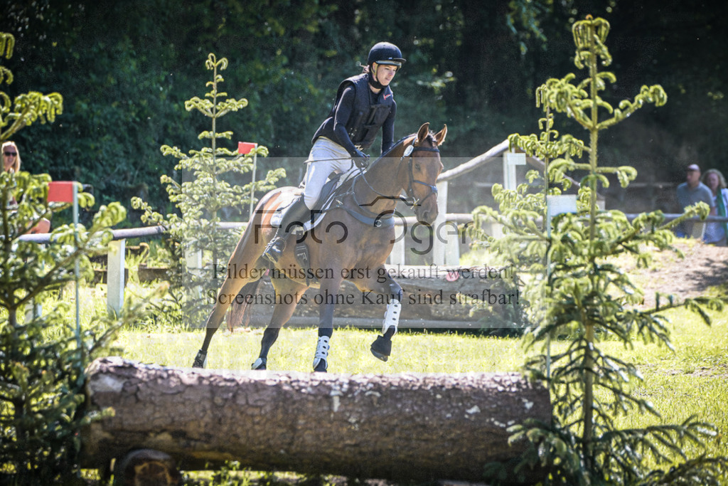 DOS_5320 | Entdecke hochwertige Reitturnierfotos von Foto Oger. Professionell, emotional und authentisch – jetzt Lieblingsmomente im Shop bestellen.Deutschlandweite Turnierfotografie. - Realisiert mit Pictrs.com