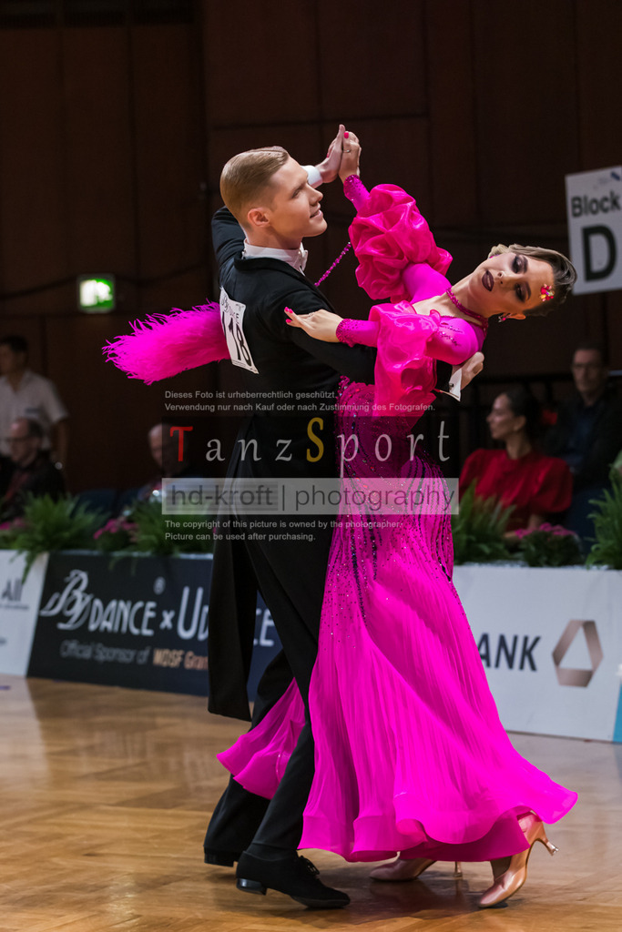 20250821_WDSF_GS_Std_R1_B2_4143 | Tanzsportbilder, Standardtanz, Lateintanz, WDSF, DTV, LTVB, dancecomp, goc, hessen tanzt, blaues band der spree, walzer, tango, wiener walzer, slowfox, quickstepp, samba, rumba, cha-cha-cha, paso doble. jive, hd-kroft photography, turniertanzsport