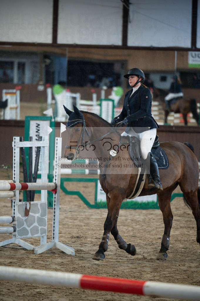 Hallenreittunier Voxtrup 2023 | Entdecke hochwertige Reitturnierfotos von Foto Oger. Professionell, emotional und authentisch – jetzt Lieblingsmomente im Shop bestellen.Deutschlandweite Turnierfotografie. - Realisiert mit Pictrs.com