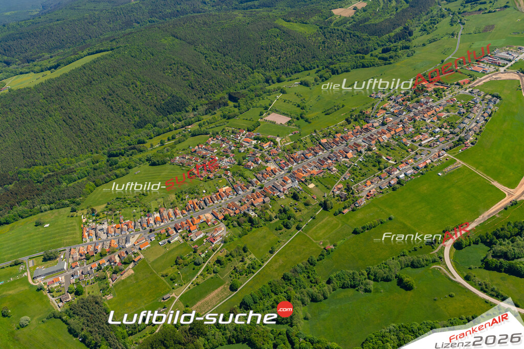 Das Luftbild der Stadt Sandberg wurde 2022 vom Flugzeug heraus erstellt (keine Drohnen-Aufnahmen) Aufnahmehöhe ca.450 Meter- hohe Bildauflösung und Druck-Qualität. Garantiert!