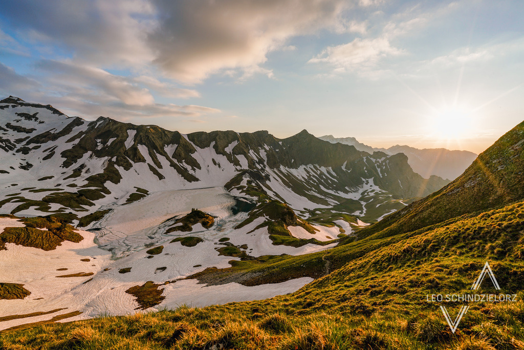 Fotografie_Leo_Schindzielorz_DE_Fruehling_Allgaeu_Schrecksee_20200517-A7R01400_org | Atmosphärische Landschaftsbilder & Drohnenaufnahmen aus dem Allgäu, Tirol, Südtirol & der Schweiz – ideal für Leinwanddrucke & zur stilvollen Raumgestaltung. - Realisiert mit Pictrs.com