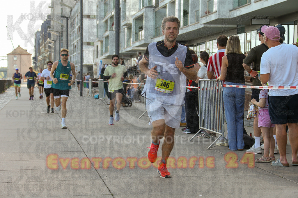 250920_1446_EX1_7513 | Sportfotografie im Rhein-Sieg Kreis, Köln, Bonn, NRW, Rheinland Pfalz, Hessen, etc. Unser Tätigkeitsfeld umfasst den Laufsport vom Volkslauf über den Marathon, Duathlon, Triathon bis zum Ultralauf wie Kölnpfad Ultra oder Schindertrail.