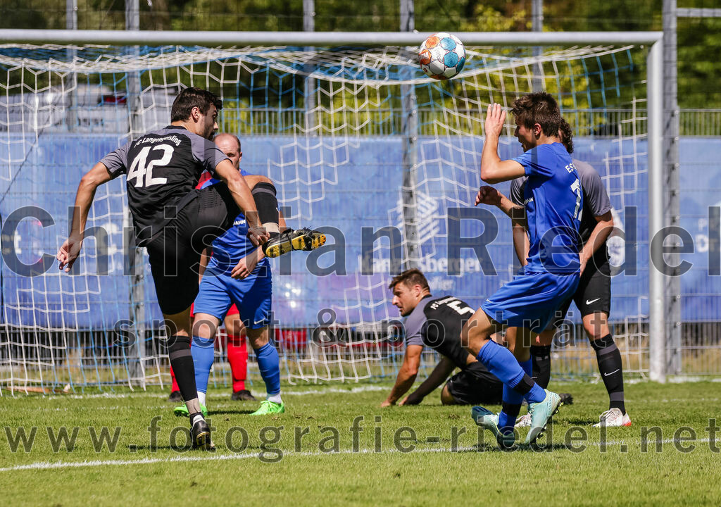 2023-08-12_117_FC_Langengeisling_gegen_ESV_Freilassing | Erding, Deutschland, 12.08.2023:
Fußball, Bezirksliga Oberbayern Ost 2023 / 2024, 4. Spieltag, FC Langengeisling gegen ESV Freilassing, Endergebnis: 2:1

Severin Stenzel (FC Langengeisling, #42), David Scheuerer (ESV Freilassing, #12)

Foto: Christian Riedel / fotografie-riedel.net