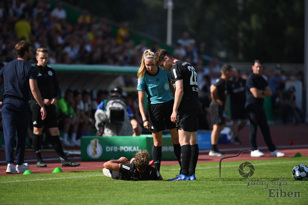 SV Atlas-Delmenhorst-Borussia Mönchengladbach | DFB-Pokal 1. Runde;SV Atlas Delmenhorst (gelb)-Borussia Mönchengladbach (schwarz) am 17.08.2025 in Oldenburg (Marschweg-Stadion), Photo: Philip Eiben 2025 - Realisiert mit Pictrs.com