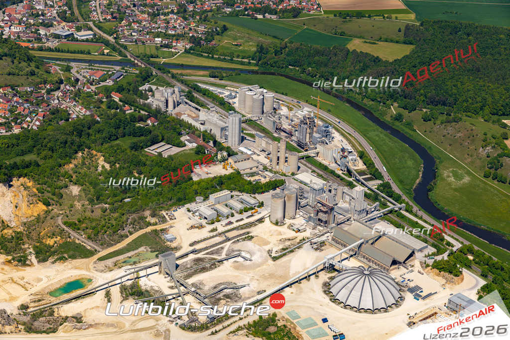 Die Luftaufnahme Gewerbegebiet - Harburg wurde 2021 mittels Flugzeug (keine Drohne) erstellt. Hohe Auflösung -für große Poster und Wandbilder geeignet!