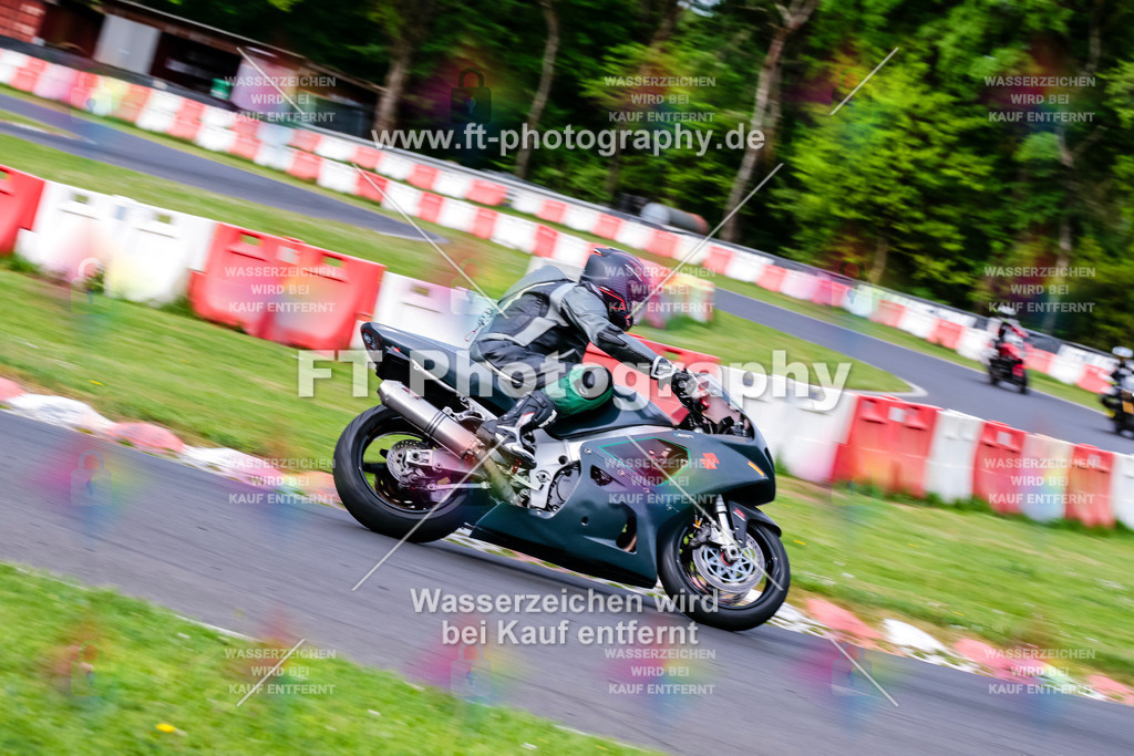 MotoTeamVBK-20092 | Hier findet Ihr Bilder von Touristenfahrten auf der Nürburgring Nordschleife oder von anderen Veranstaltungen die ich besucht habe. Viel Spass beim Durch Schauen 