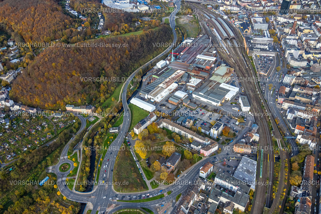 Hagen251102580 | Luftbild, Bahnhofshinterfahrung am Hbf hauptbahnhof Hagen, Straßenverkehr, Formen und Farben, Wehringhausen, Hagen, Ruhrgebiet, Nordrhein-Westfalen, Deutschland