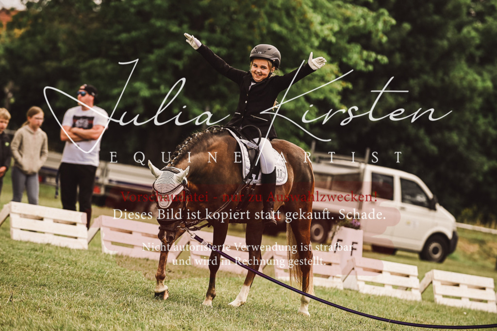 DSC_5231 | Pferde- und Turnierfotografie in Westsachsen. Pferdeportraits, Auftragszeichnungen und intuitive Kunst.