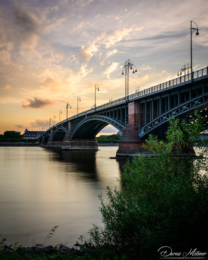 Die Theodor-Heuss-Brücke | Die Theodor-Heuss-Brücke zwischen Mainz und Mainz-Kastel