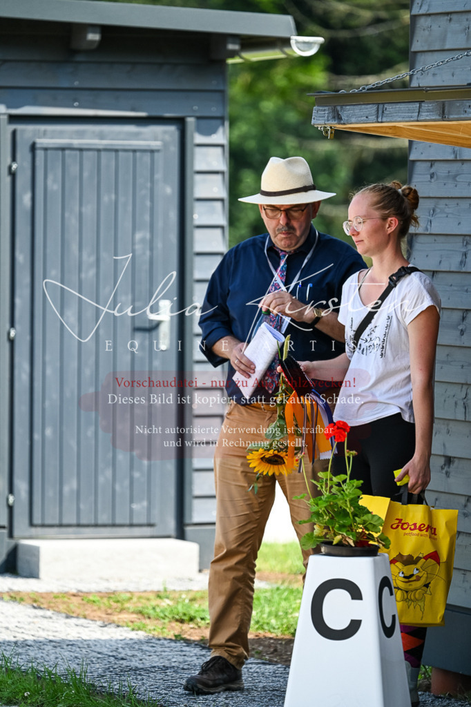 DSC_3409 | Pferde- und Turnierfotografie in Westsachsen. Pferdeportraits, Auftragszeichnungen und intuitive Kunst.