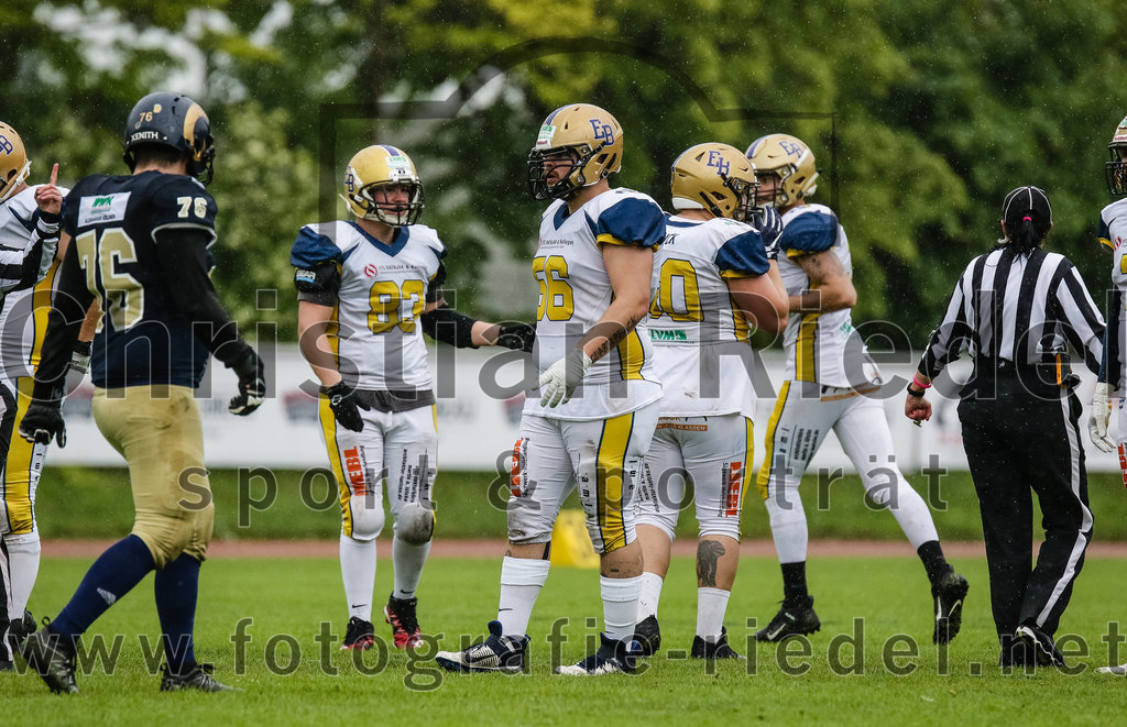 2022-05-29_003_Erding_Bulls_gegen_Nuernberg_Rams | Erding, Deutschland, 29.05.2022:
Fußball, Regionalliga 2022, 5. Spieltag, Erding Bulls gegen Nürnberg Rams, Endergebnis: 10:16

Andreas Heller (Erding Bulls, #83), Matthäus Mederer (Erding Bulls, #56)

Foto: Christian Riedel / fotografie-riedel.net