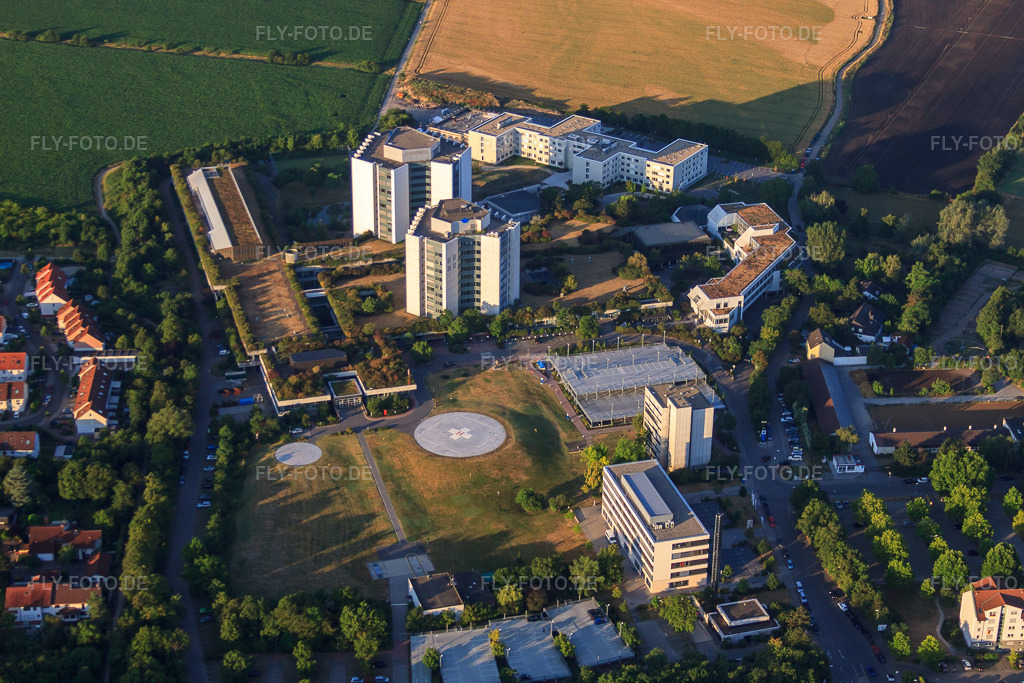 Luftbild: BG Klinik Ludwigshafen von Süden bei Sonnenaufgang im Ortsteil Oggersheim in Ludwigshafen im Bundesland Rheinland-Pfalz in Deutschland. Foto: IMG_69492.jpg vom 04.07.2014 durch Werner Riehm/FLY-FOTO.deAuflösung des Originals: 4752 x 3168 pxLinkedin