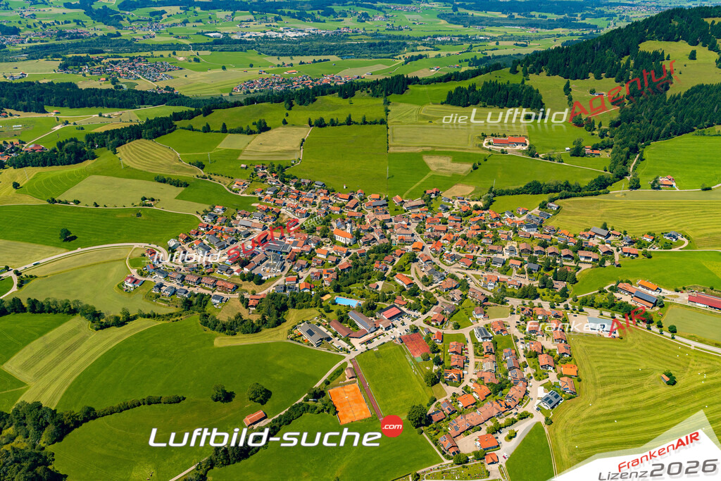 Luftaufnahme von  Rettenberg - Die Luftaufnahme wurde 2025 vom UL-Flugzeug heraus erstellt ( keine Drohne ) - Hochauflösende Luftaufnahme - für professionelle Ausdrucke geeignet. Die Geschenkidee !Mit Lizenz und Bildrechte bestellbar