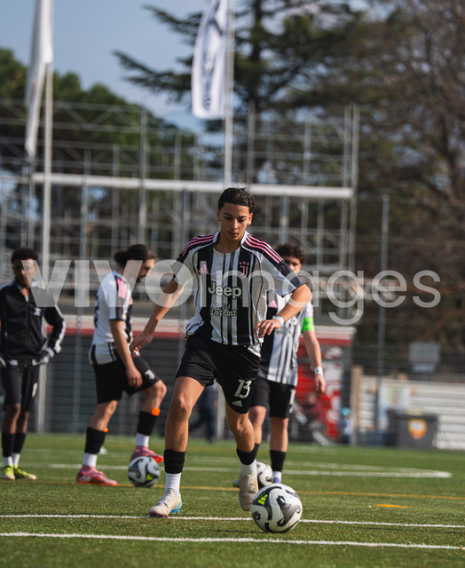 juv_lut_fmachado-0130 | Images from the Juniors B match between Juventus Academy and FC Lutry, played on 18 March 2026 in Lutry, Switzerland, featuring players, coaching staff and match action throughout the game.