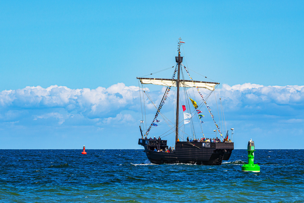 Kogge auf der Ostsee während der Hanse Sail in Rostock | Kogge auf der Ostsee während der Hanse Sail in Rostock.