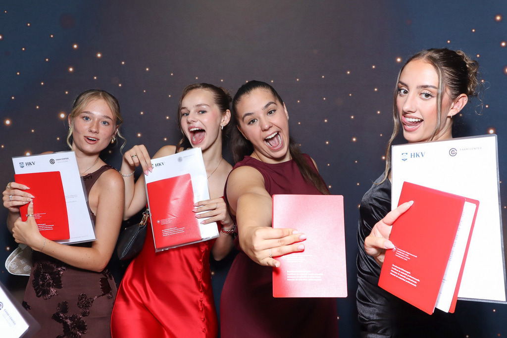 ZD260628112736-33 | Fotoshop von zweidimensional Fotografie. Ihr Fotograf im Aargau. Abzüge von Ihrem Fotobox Event bestellen.Abzüge von Ihrem Hochzeit bestellen.Abzüge von Ihrem Schulfotograf bestellen.