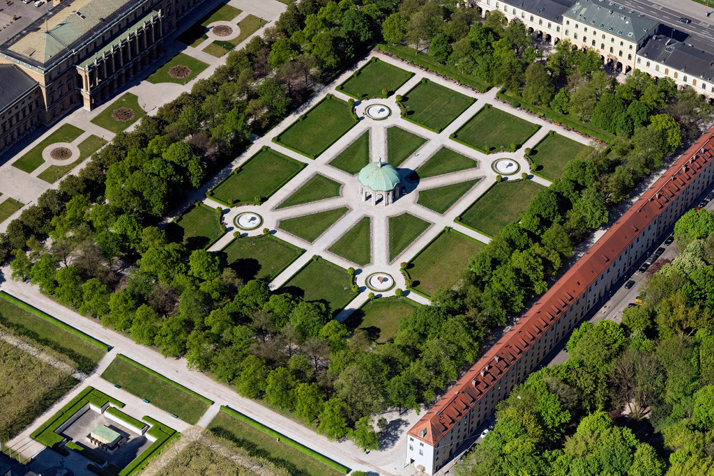 dr__0051952.jpg | MüNCHEN 23.04.2020 Parkanlage " Hofgarten " mit Dianatempel im Stadtteil Altstadt in München im Bundesland Bayern, Deutschland. // Park "Hofgarten" with Diana Temple in the district Altstadt in Munich in the state Bavaria, Germany. Foto: Daniel Reiter