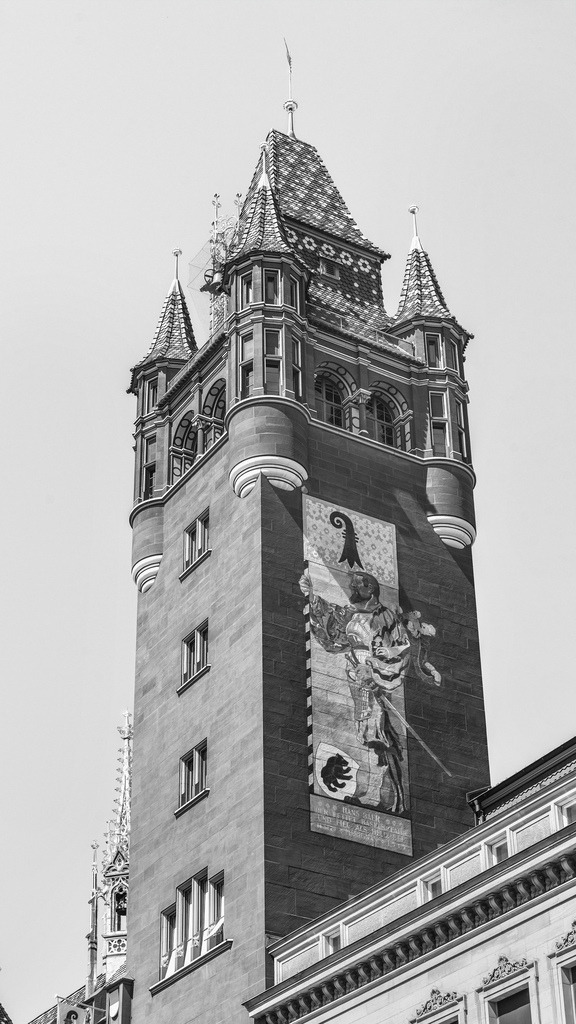 Rathausturm | Der Turm des Basler Rathaus. - Realisiert mit Pictrs.com