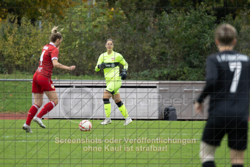 20251012_130543_0150 | #,1.FC Donzdorf (schwarz) vs. VfB Stuttgart II (rot), Fussball, Frauen-Verbandsliga Württemberg, 05. Spieltag, Saison 2025/2026, Rasenplatz Lautertal Stadion, Süßener Straße 16, 73072 Donzdorf, 12.10.2025 - 13:00 Uhr,Foto: PhotoPeet-Sportfotografie/Peter Harich