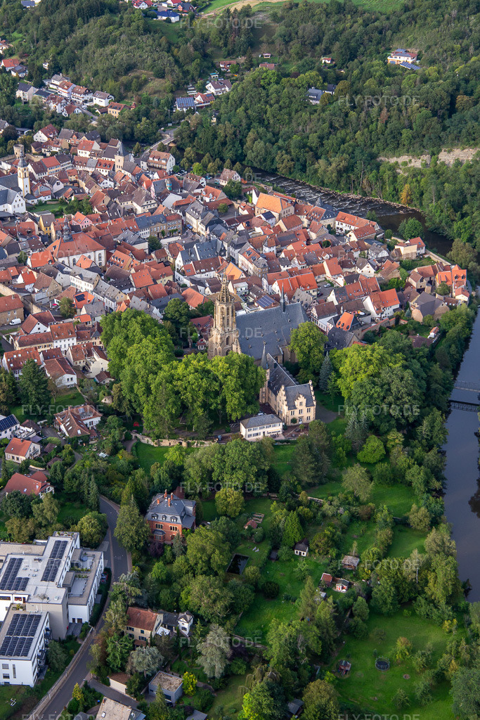 Luftbild: Historische Altstadt von Süden in Meisenheim im Bundesland Rheinland-Pfalz in Deutschland. Foto: IMG_138130.jpg vom 03.09.2023 durch Werner Riehm/FLY-FOTO.de