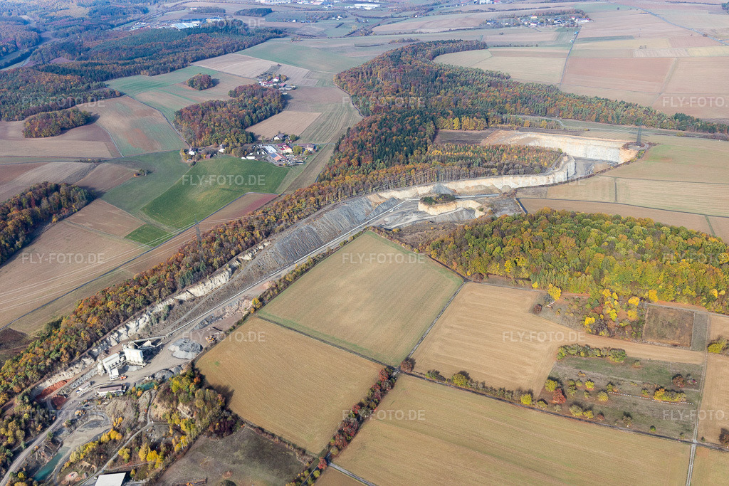 Luftbild: Buchen, Hohenlohe-Bauland GmbH SHB Schotterwerke im Ortsteil Eberstadt in Buchen im Bundesland Baden-Württemberg in Deutschland. Foto: IMG_112291.jpg vom 02.11.2018 durch Werner Riehm/FLY-FOTO.de