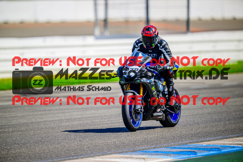 MaZZes_FotoMatrix_240520_6021986_8107 | WEISS