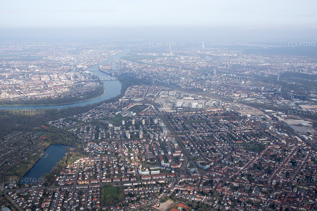 Luftbild: Lindenhof im Ortsteil Niederfeld in Mannheim im Bundesland Baden-Württemberg in Deutschland. Foto: IMG_076955.jpg vom 12.04.2015 durch Werner Riehm/FLY-FOTO.de