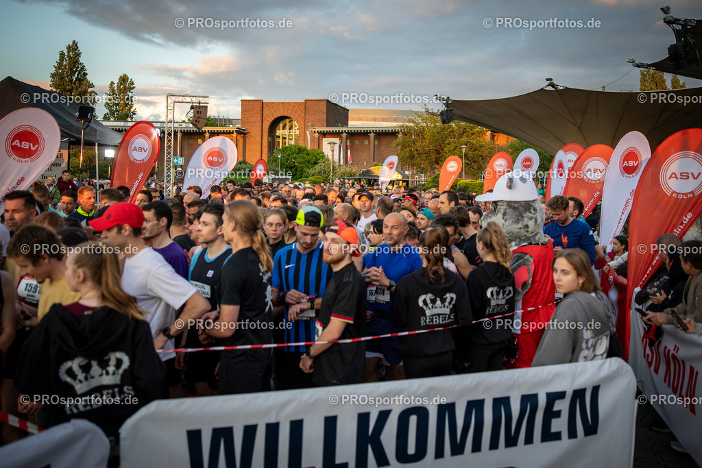 22. ASV Nachtlauf; Koeln, 28.05.25 | Impressionen vom 22. ASV Nachtlauf am 28.05.25 am Tanzbrunnen in Koeln. Foto: BEAUTIFUL SPORTS/Axel Kohring