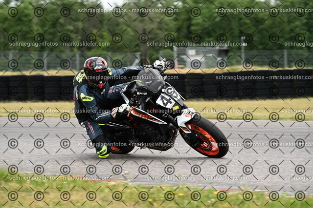25bt02-0725 | markuskiefer.com - Realisiert mit Pictrs.com