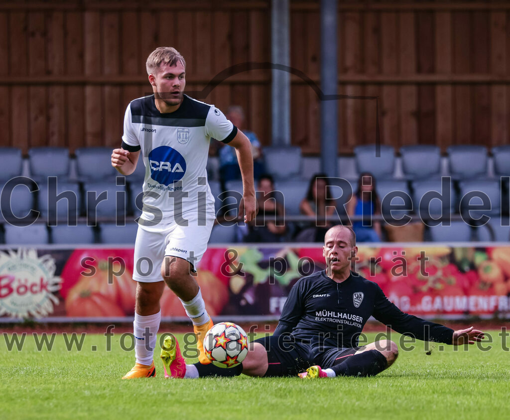 2023-09-03_053_SV_Anzing_gegen_TSV_Ottobrunn | Anzing, Deutschland, 03.09.2023:
Fußball, Kreisliga 2023 / 2024, Testspiel, 3. Spieltag, Endergebnis: 3:0

Maximilian Mauermeier (TSV Ottobrunn, #2), Tim Schuster (SV Anzing, #16)

Foto: Christian Riedel / fotografie-riedel.net