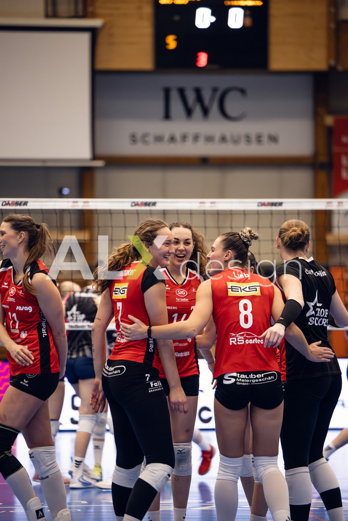 Volleyball I Frauen I Saison 2025-2026 I Volleyball NLA | Women I Round 14 I VC Kanti Schaffhausen - NLZ Volleyball Academy Zürich I 16.01.2026 | VC Kanti Schaffhausen - Spielerinnenkreis - Realisiert mit Pictrs.com