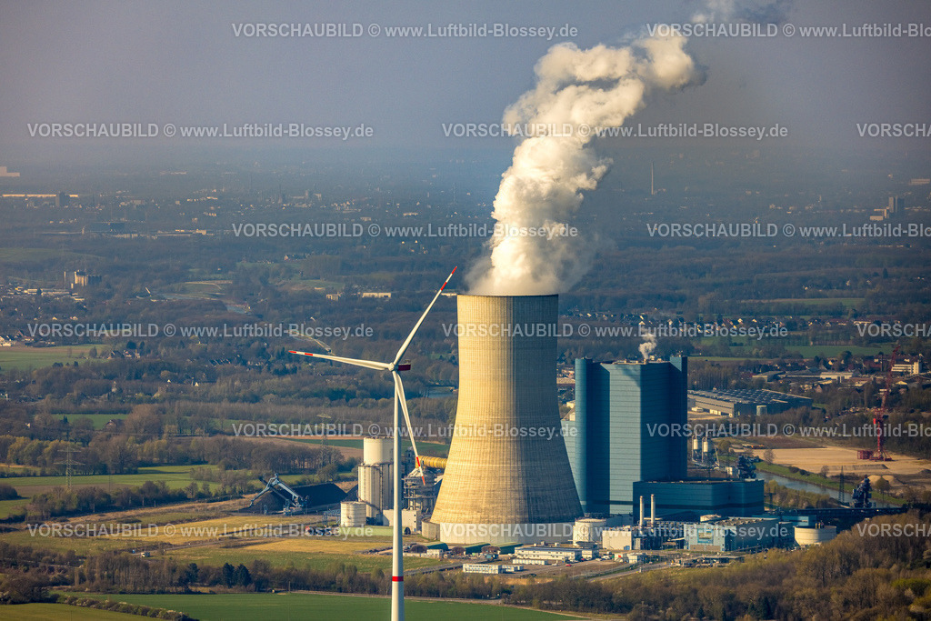 Datteln250401207EON Kraftwerk | Luftbild, Kraftwerk Datteln 4, Kraftwerksturm, Verbindung alternative Energien, fossile Energie, Windkraftwerk, Kohlekraftwerk, Rauch, Dümmer, Datteln, Ruhrgebiet, Nordrhein-Westfalen, Deutschland