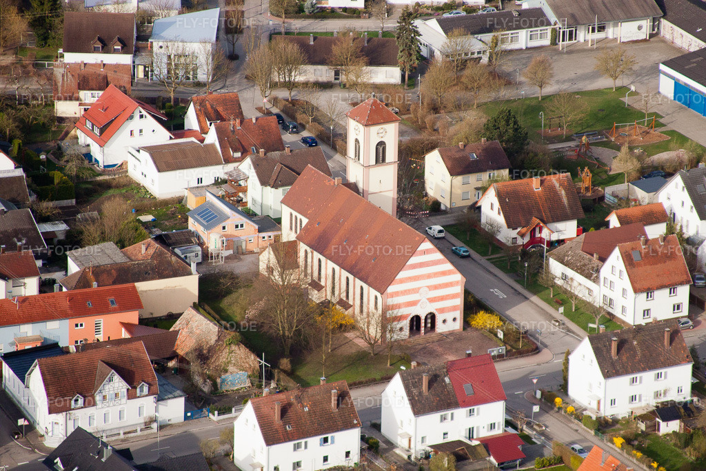 Luftbild: St. Ursula Kirche im Ortsteil Neuburgweier in Rheinstetten im Bundesland Baden-Württemberg in Deutschland. Foto: IMG_25513.jpg vom 02.04.2010 durch Werner Riehm/FLY-FOTO.de