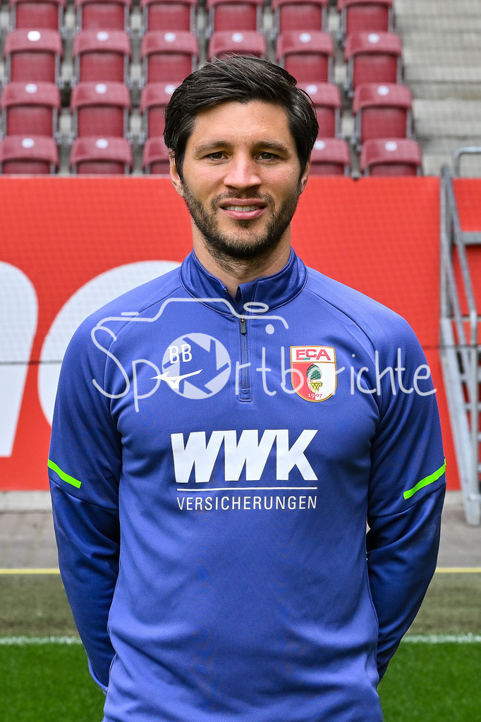 FC Augsburg 2025/26 | Benedikt BRUST / Einzelfoto / Freisteller / Media Day FC Augsburg: WWK-Arena am 06.08.2025