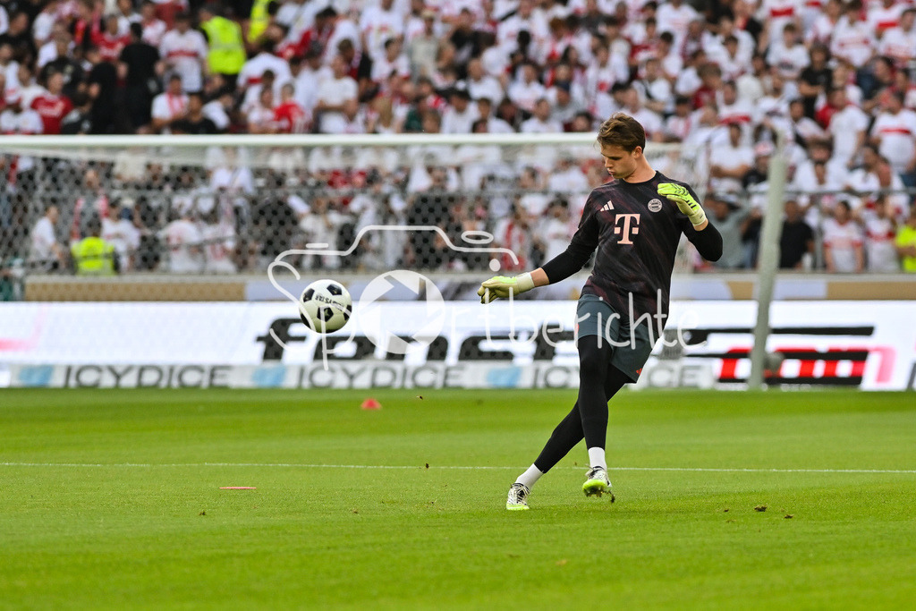 VfB Stuttgart - FC Bayern München | im Bild Jonas Kurt URBIG (FC Bayern Muenchen 40) / Einzelfoto / Freisteller / Franz-Beckenbauer Supercup: VfB Stuttgart - FC Bayern München; MHP Arena am 16.08.2025