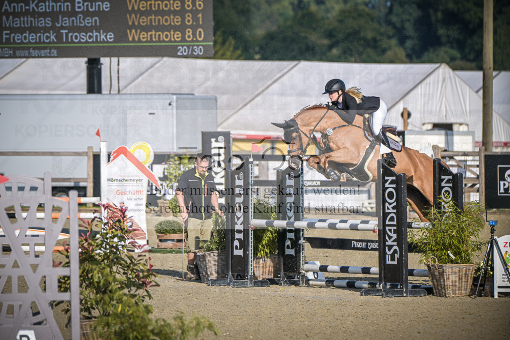 DOS_8467 | Entdecke hochwertige Reitturnierfotos von Foto Oger. Professionell, emotional und authentisch – jetzt Lieblingsmomente im Shop bestellen.Deutschlandweite Turnierfotografie. - Realisiert mit Pictrs.com