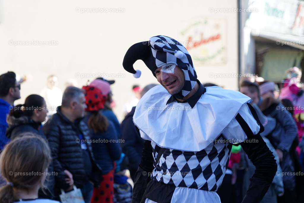 news-2023-Feb16-Unsinniger_Fasching_Reutte-sony-DSC02500 | Info aus dem Bezirk Reutte/Ausserfern Tirol sowie eine umfangreiche Bilddatenbank über die gesamte Region: Lechtal, Talkessel Reutte, Tannheimertal, Zwischentoren. Lech, Plansee, Zugspitze, Grenztunnel, B179, Fernpassstraße, Verkehr, Lawinen, Tradition, - Realisiert mit Pictrs.com