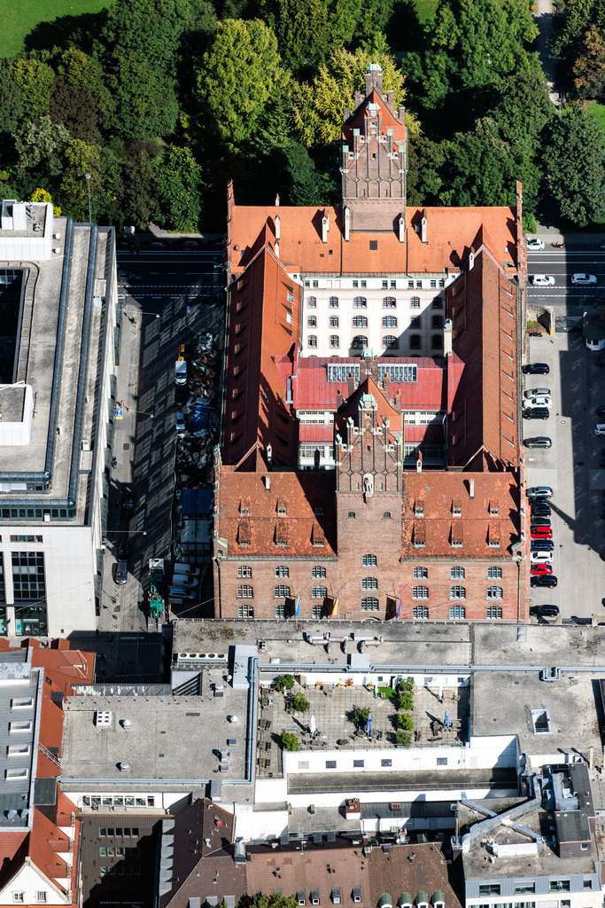 dr__0093221.jpg | MüNCHEN 01.10.2021 Gerichts- Gebäudekomplex des Oberlandesgericht München im Ortsteil Maxvorstadt in München im Bundesland Bayern, Deutschland. // Court- Building complex of of Oberlandesgericht Muenchen in Munich in the state Bavaria, Germany. Foto: Daniel Reiter
