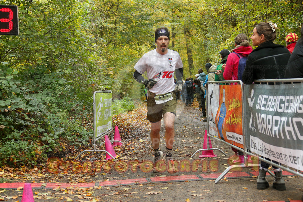 251026_1225_EX1_0354 | Sportfotografie im Rhein-Sieg Kreis, Köln, Bonn, NRW, Rheinland Pfalz, Hessen, etc. Unser Tätigkeitsfeld umfasst den Laufsport vom Volkslauf über den Marathon, Duathlon, Triathon bis zum Ultralauf wie Kölnpfad Ultra oder Schindertrail.