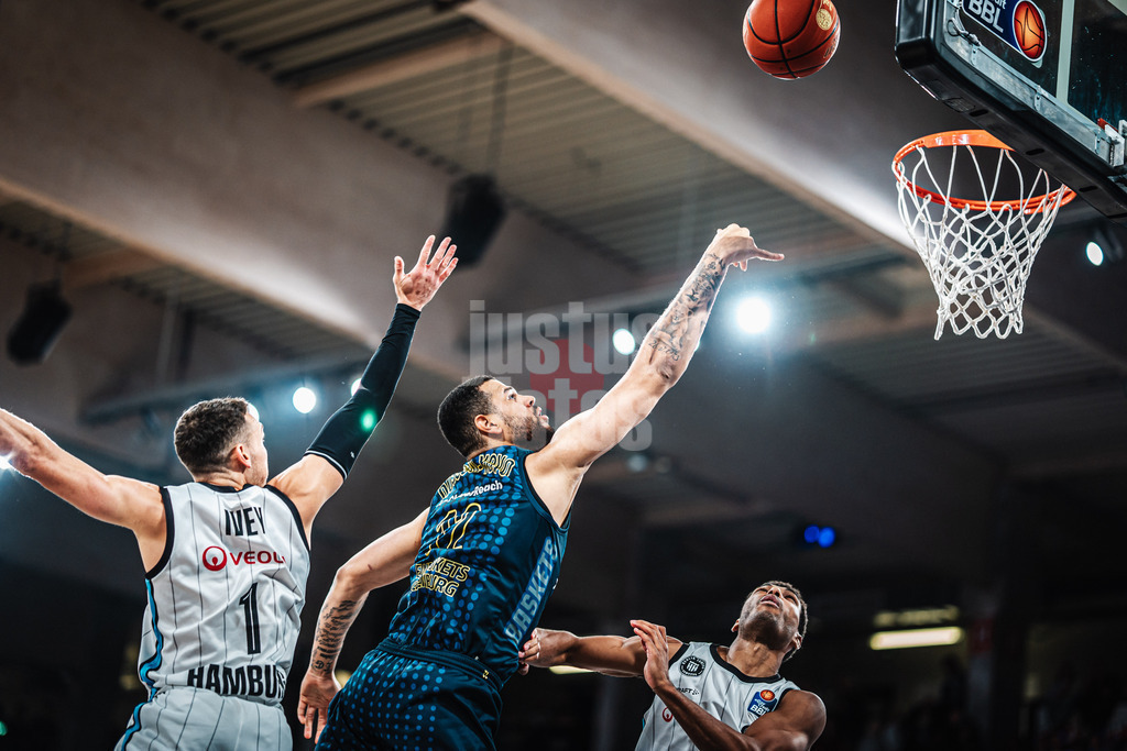 Basketball | Männer | Saison 2024/2025 | easyCredit Basketball Bundesliga | 4. Spieltag | Veolia Towers Hamburg vs. EWE Baskets Oldenburg | 06.10.2024 | Mathis Dossou-Yovo (#12, EWE Baskets Oldenburg)