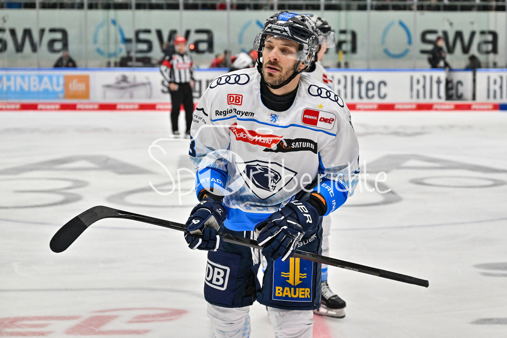 Augsburger Panther - ERC Ingolstadt | Jubel der Gaeste nach dem Treffer zum 1-4 druch Charles BERTRAND (ERC Ingolstadt #33) Freude / Happy / Tor / Torschuetze / DEL: Augsburger Panther - ERC Ingolstadt, Curt Frenzel Stadion am 26.01.2025