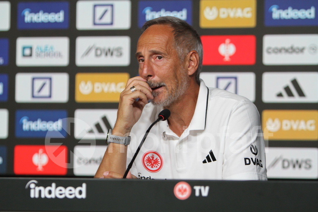 Adi Hütter * Trainer Eintracht Frankfurt kam zu spät zur PK | Online-Shop | monipfaff.de - Realisiert mit Pictrs.com